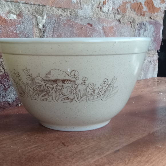 Vintage Pyrex Mushroom Print Small Mixing Serving Bowl - Picture 3 of 3